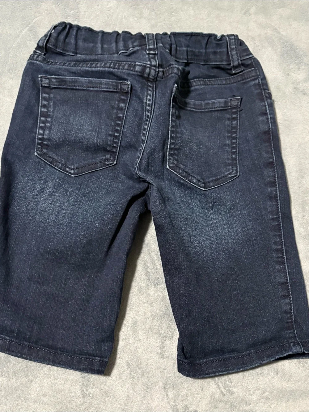 Kids dark wash Jean shorts (6x/7)